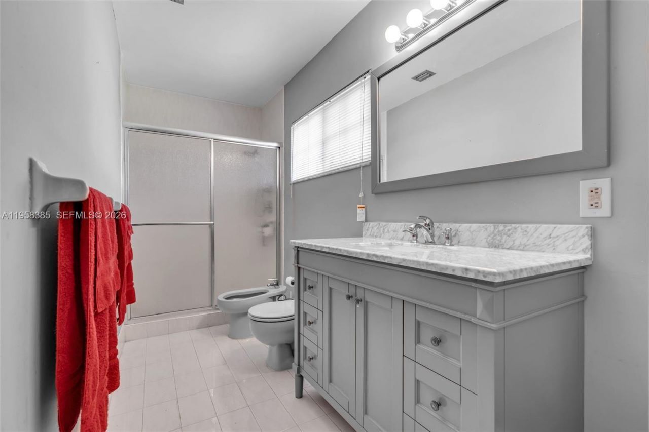 249 Carlisle Dr, Miami Springs, FL 33166 Photo