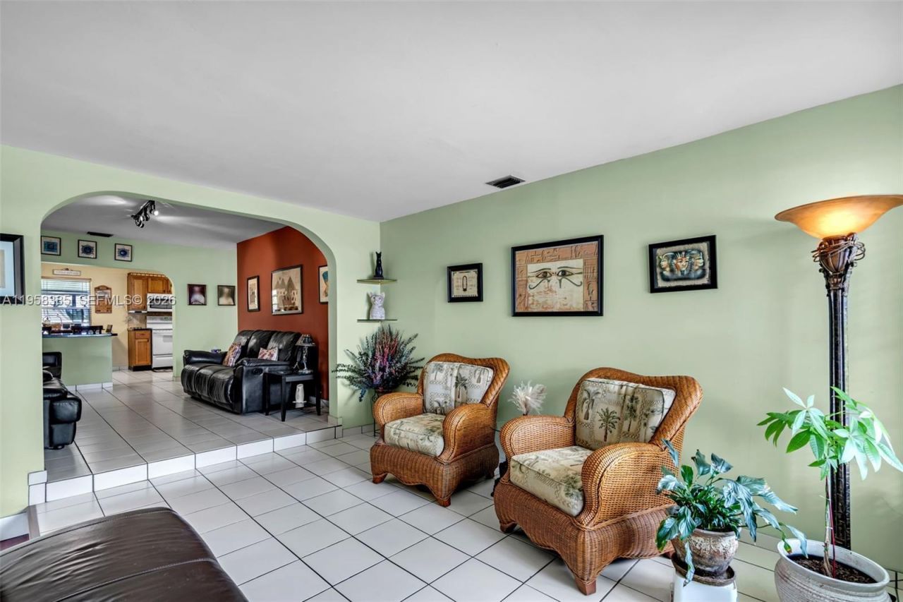 249 Carlisle Dr, Miami Springs, FL 33166 Photo