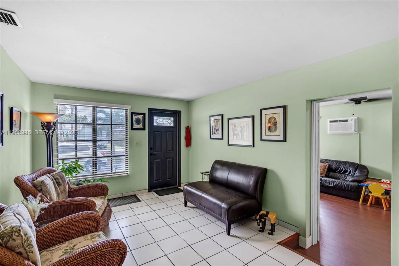 249 Carlisle Dr, Miami Springs, FL 33166 Photo