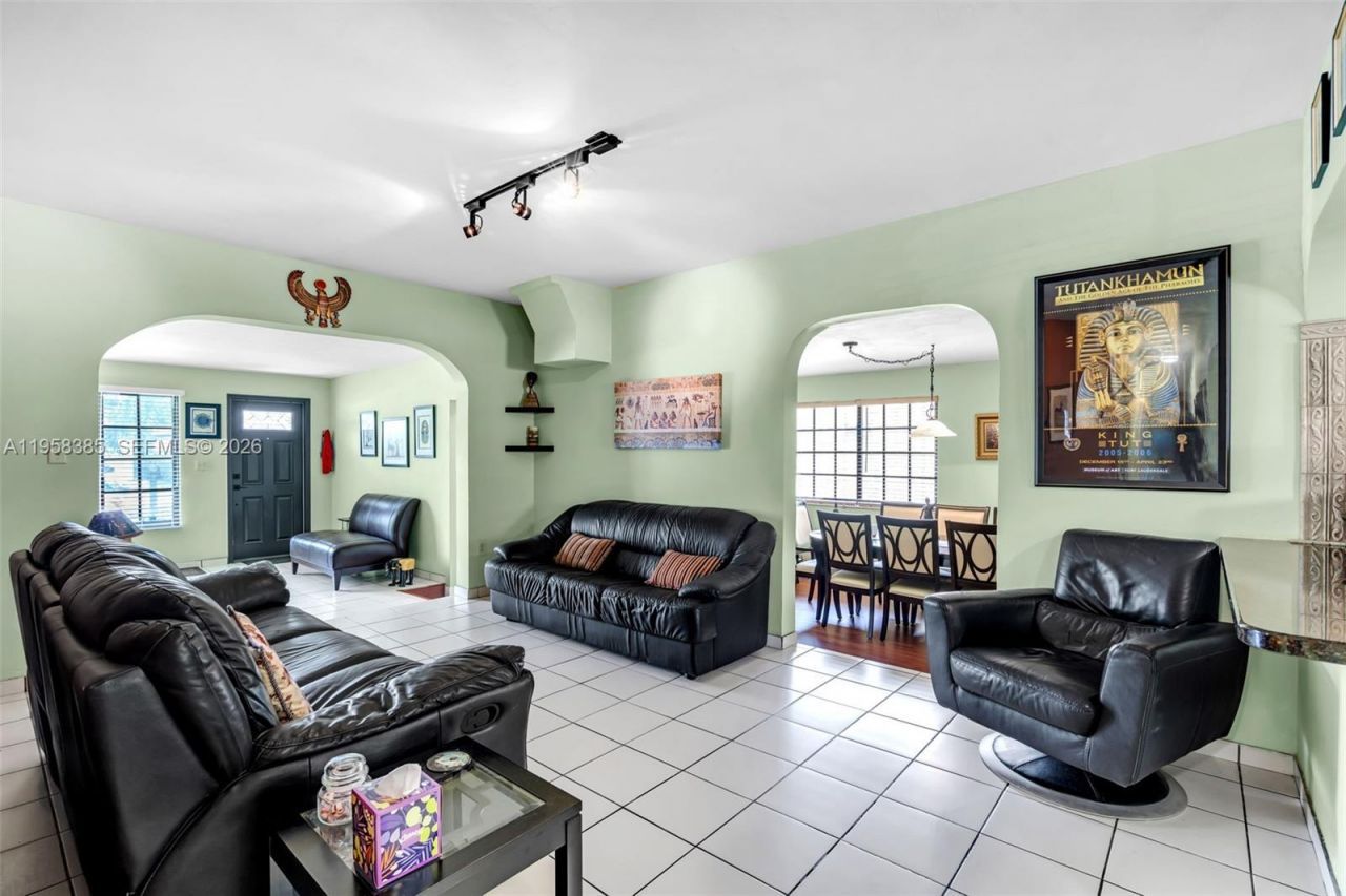 249 Carlisle Dr, Miami Springs, FL 33166 Photo