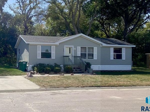 1303 E Iris Pl, Sioux Falls, SD 57103