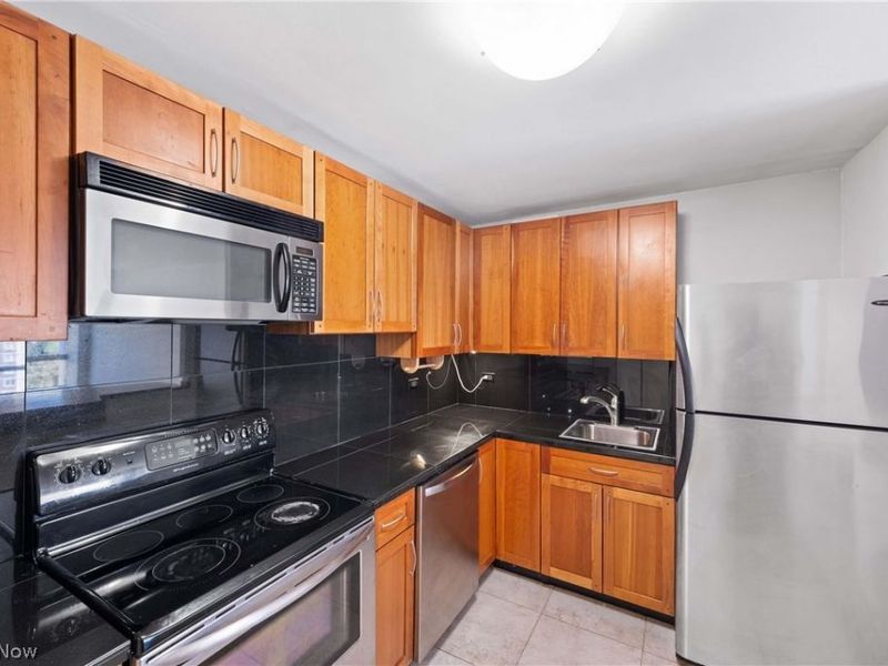 12700 Lake Avenue, Unit 1408, Lakewood, OH 44107 Photo 6