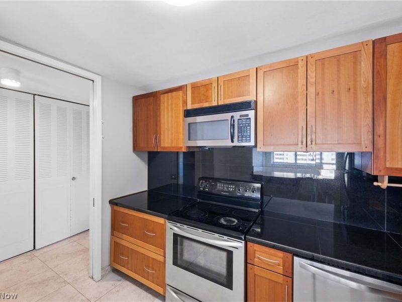 12700 Lake Avenue, Unit 1408, Lakewood, OH 44107 Photo 8