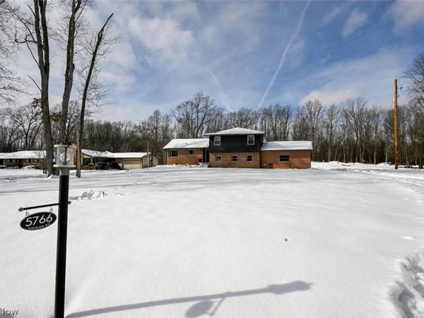 5766 Weaver Road, Akron, OH 44319