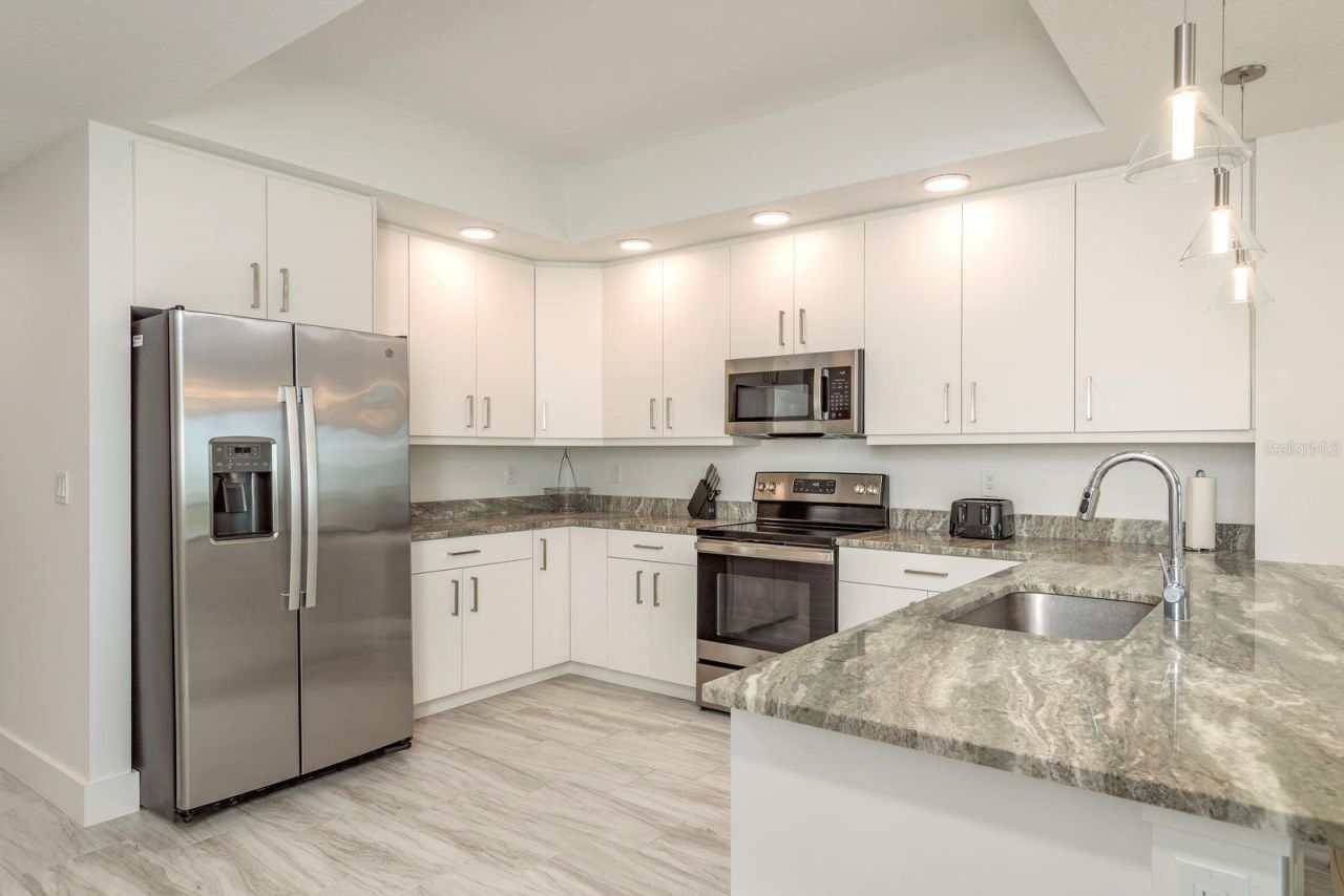 415 Island Way, Unit 402, Clearwater Beach, FL 33767 Photo