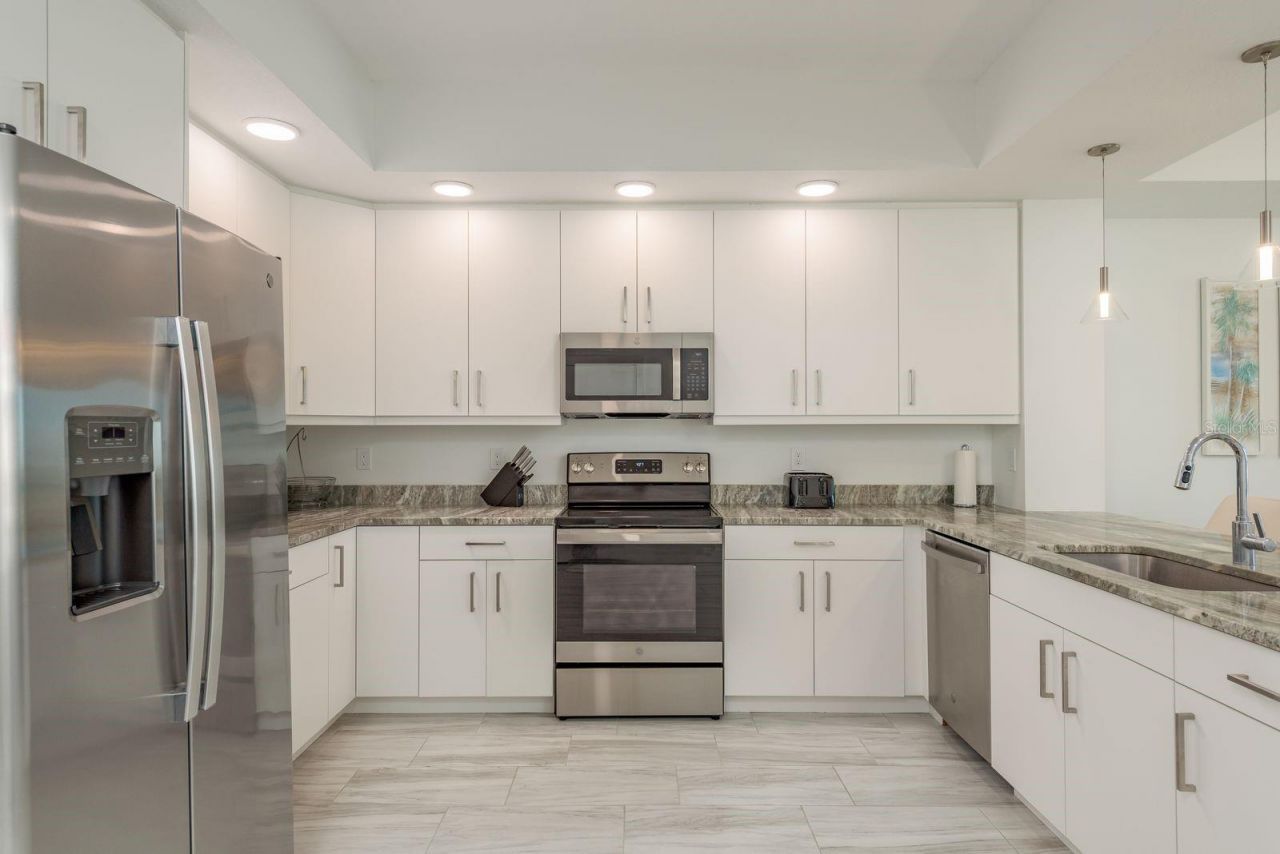 415 Island Way, Unit 402, Clearwater Beach, FL 33767 Photo