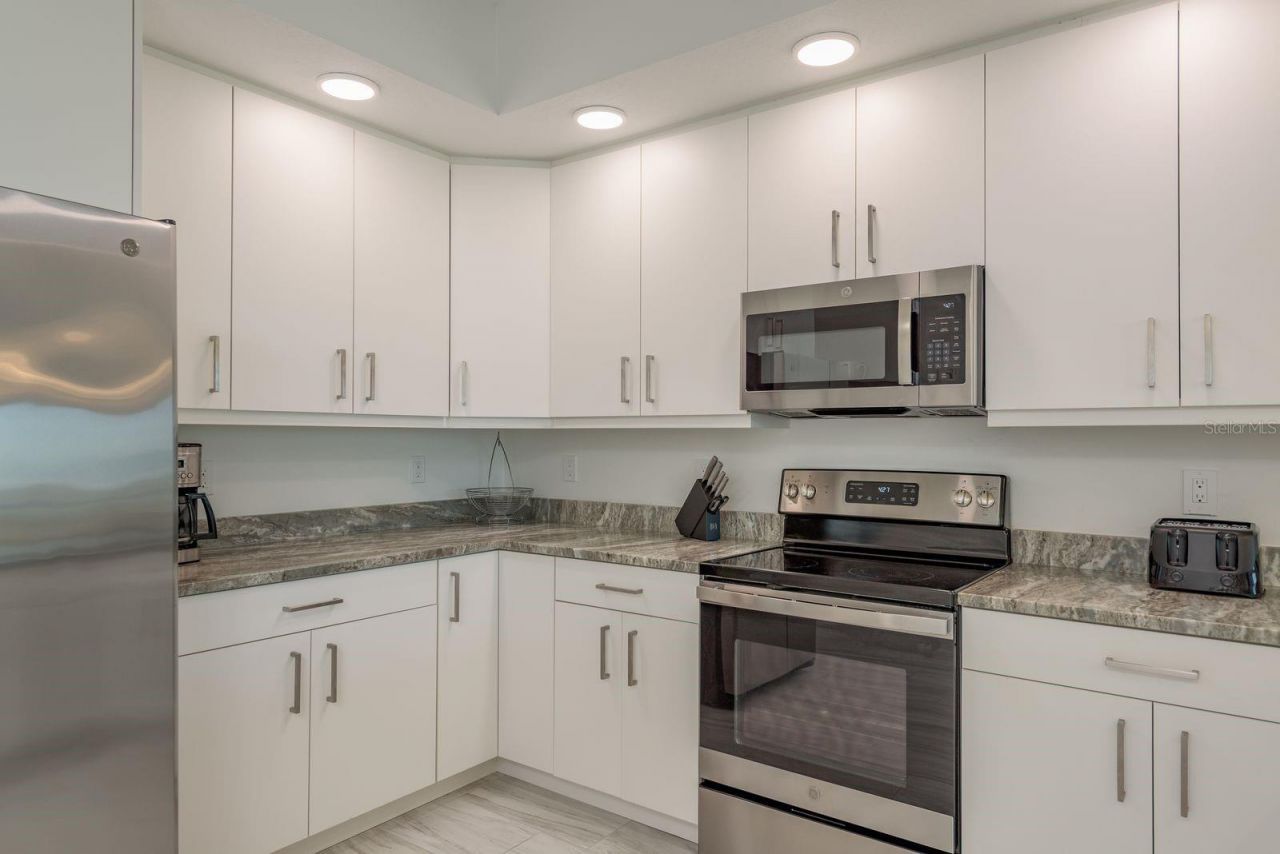 415 Island Way, Unit 402, Clearwater Beach, FL 33767 Photo