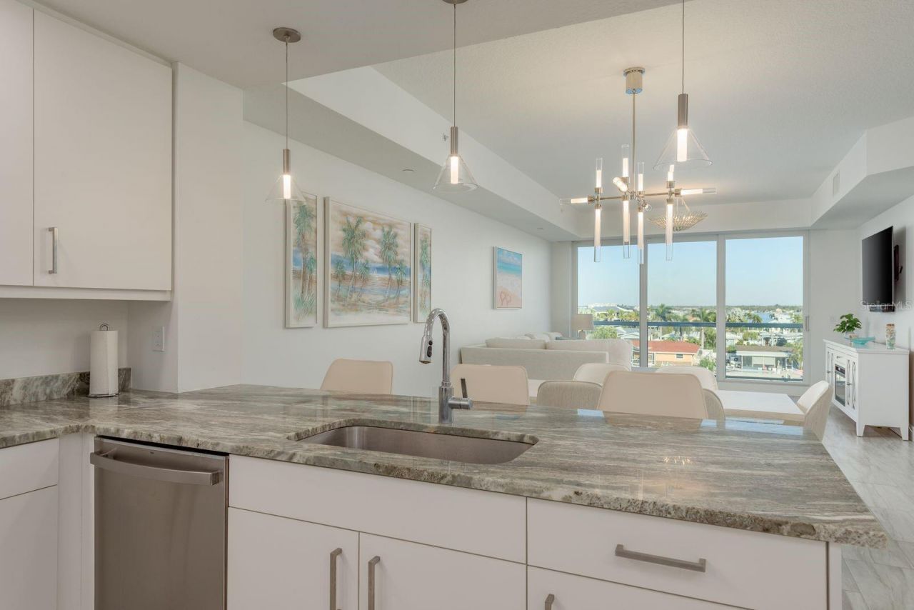 415 Island Way, Unit 402, Clearwater Beach, FL 33767 Photo
