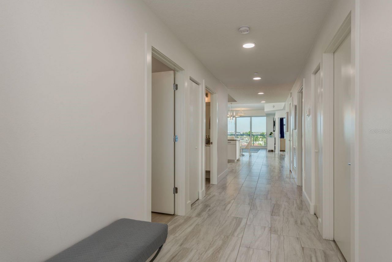 415 Island Way, Unit 402, Clearwater Beach, FL 33767 Photo