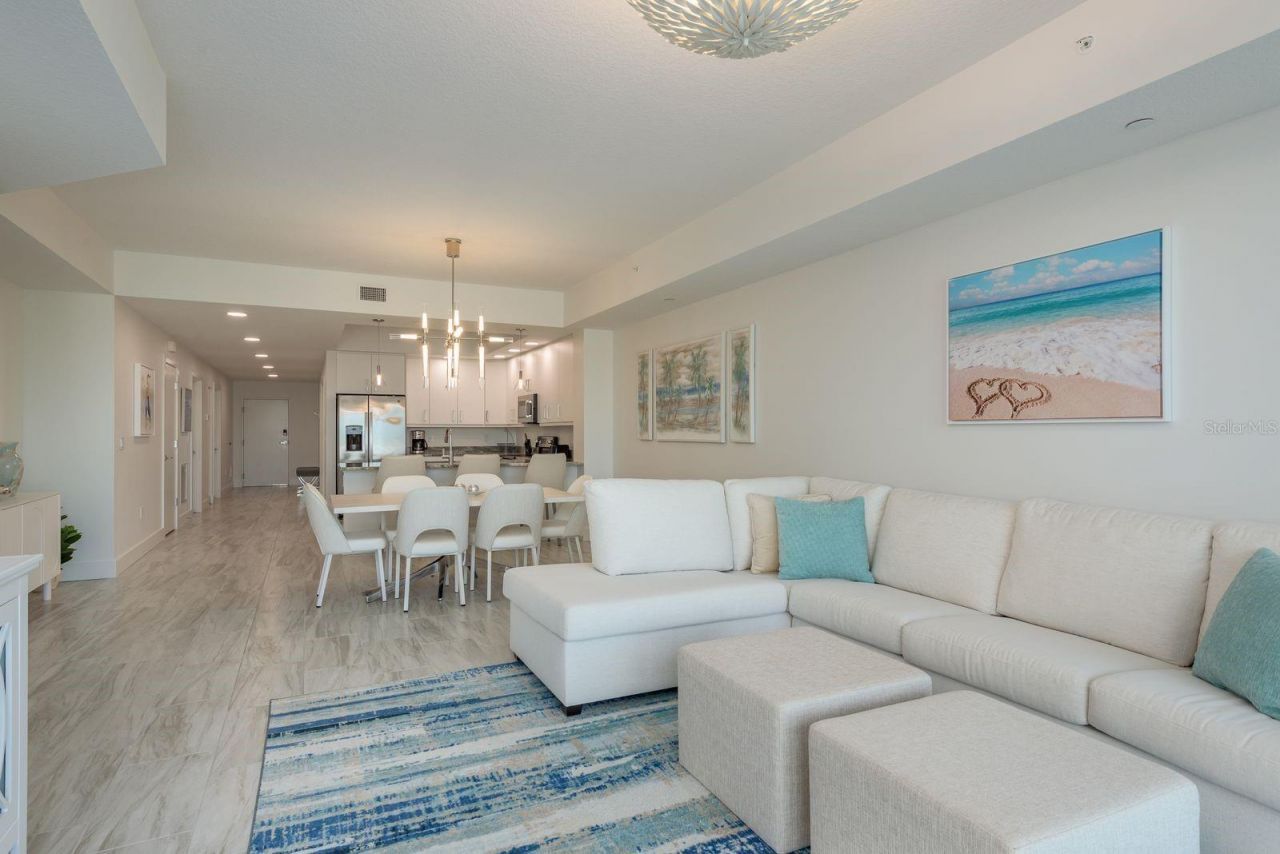 415 Island Way, Unit 402, Clearwater Beach, FL 33767 Photo