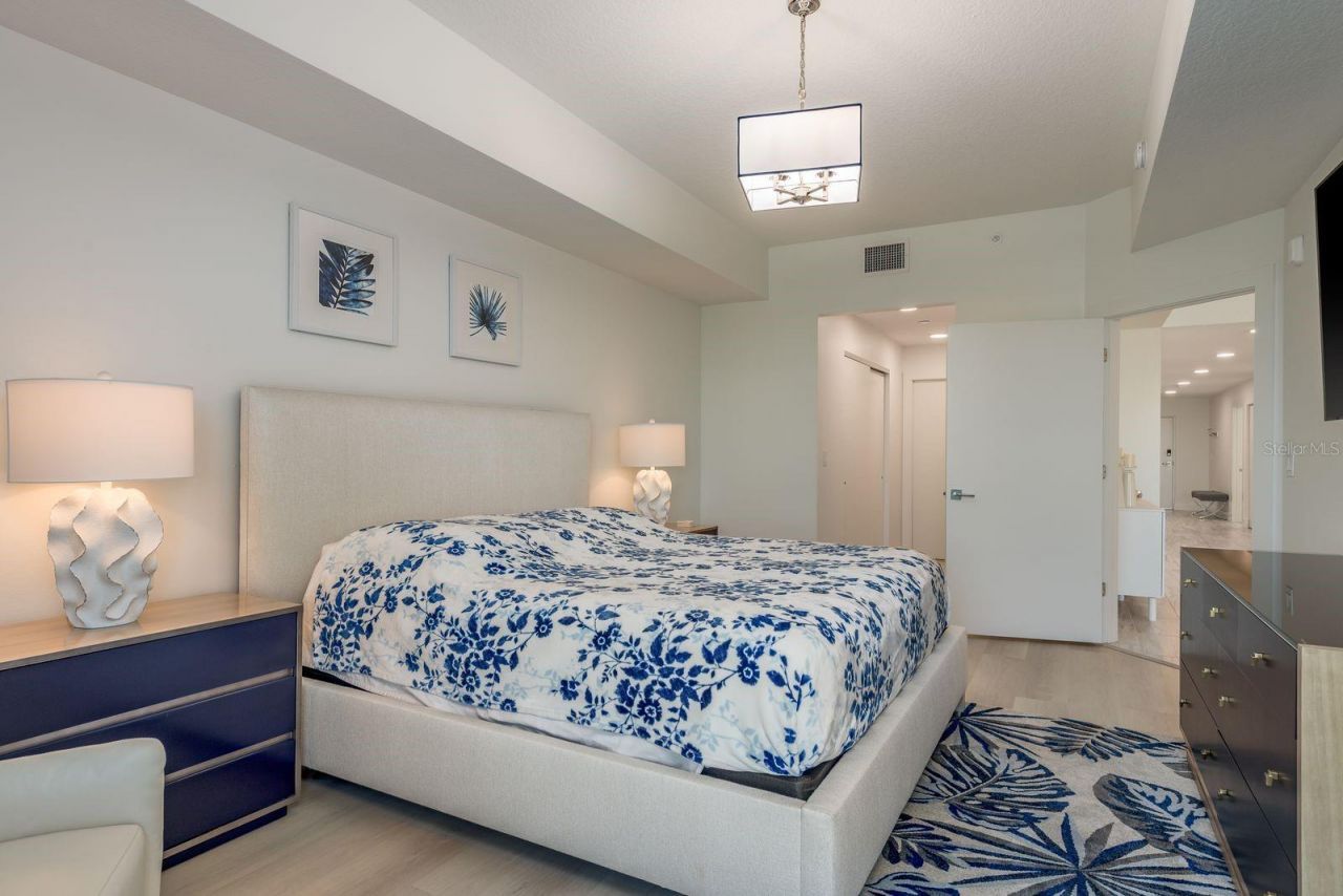 415 Island Way, Unit 402, Clearwater Beach, FL 33767 Photo