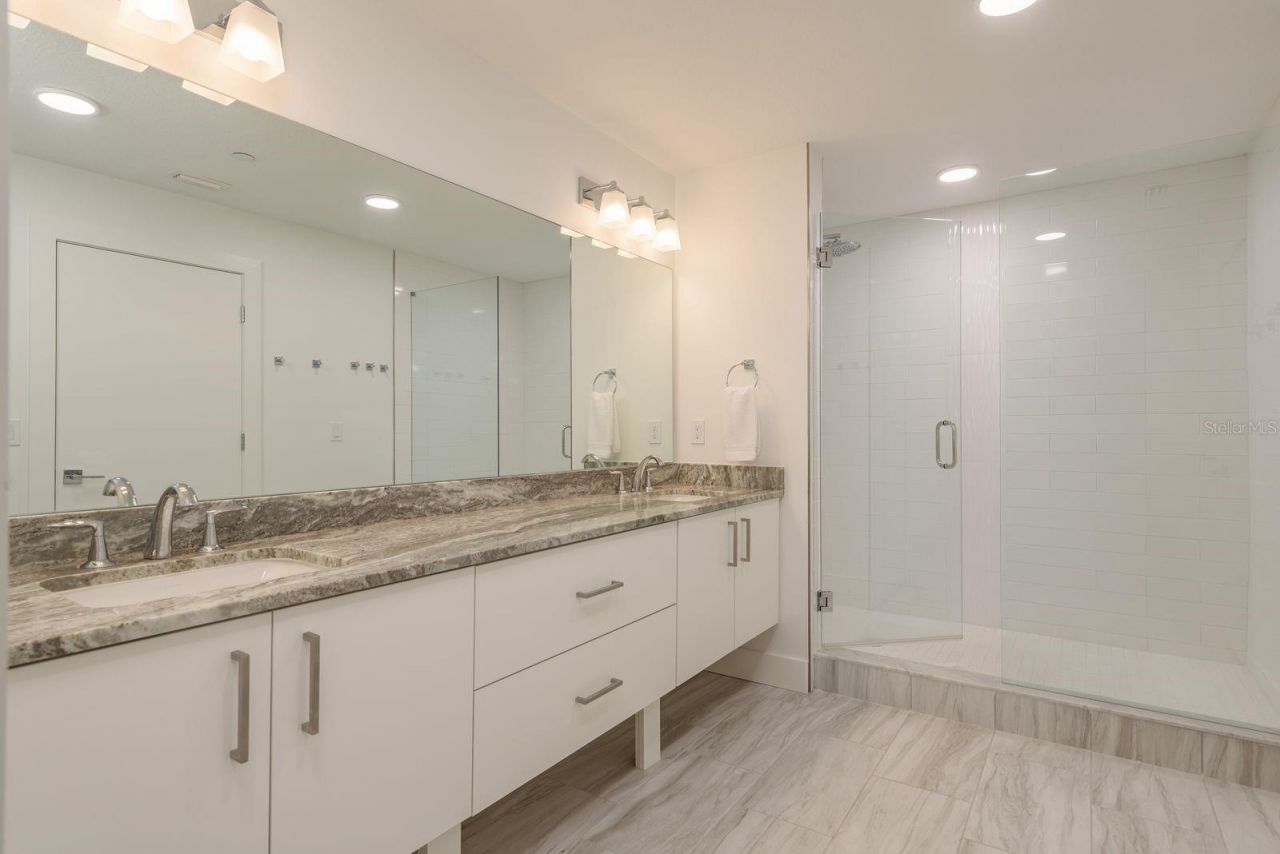 415 Island Way, Unit 402, Clearwater Beach, FL 33767 Photo