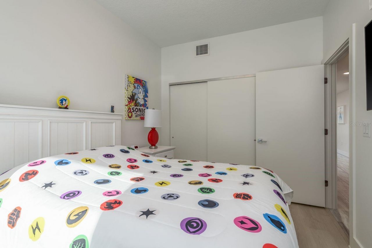 415 Island Way, Unit 402, Clearwater Beach, FL 33767 Photo