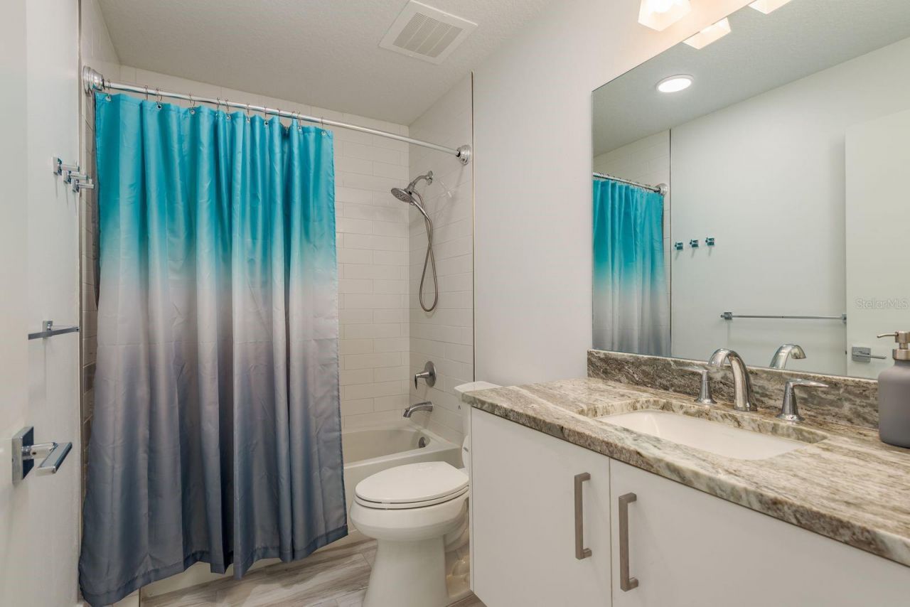 415 Island Way, Unit 402, Clearwater Beach, FL 33767 Photo