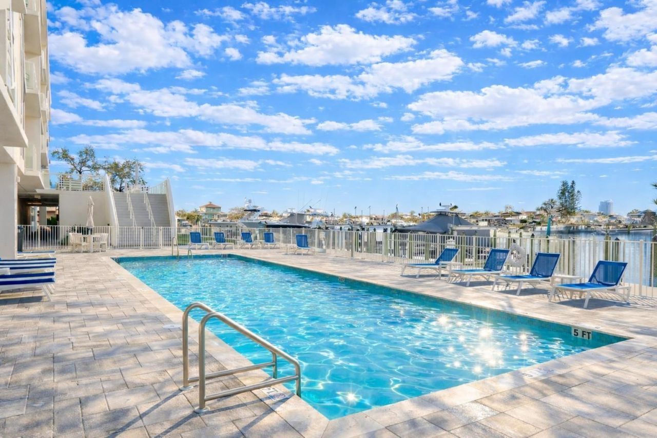 415 Island Way, Unit 402, Clearwater Beach, FL 33767 Photo