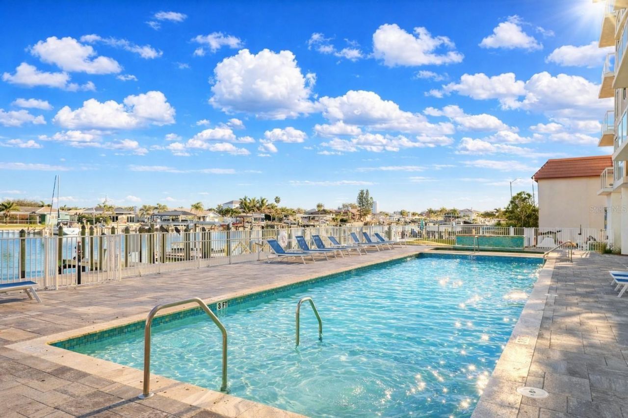 415 Island Way, Unit 402, Clearwater Beach, FL 33767 Photo