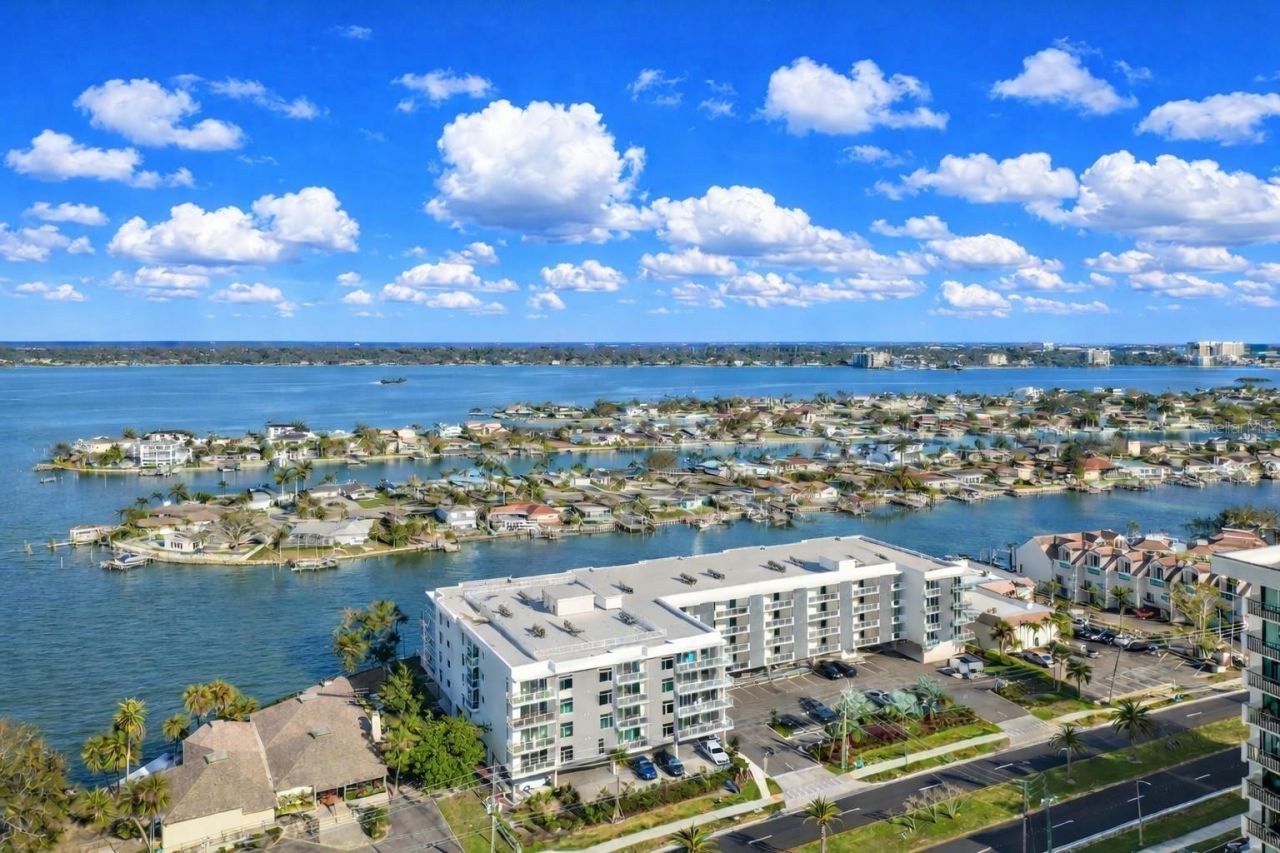 415 Island Way, Unit 402, Clearwater Beach, FL 33767 Photo