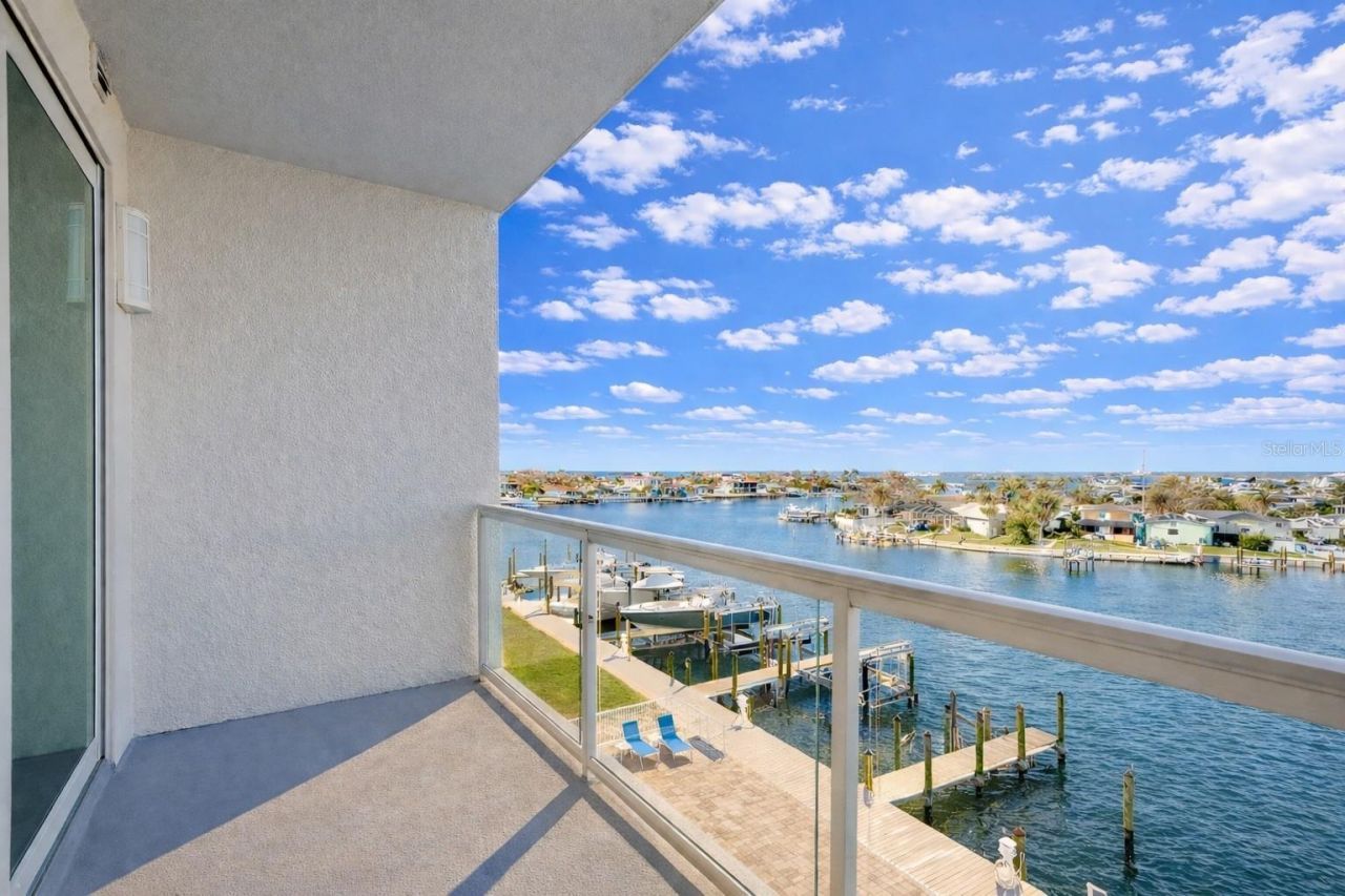 415 Island Way, Unit 402, Clearwater Beach, FL 33767 Photo