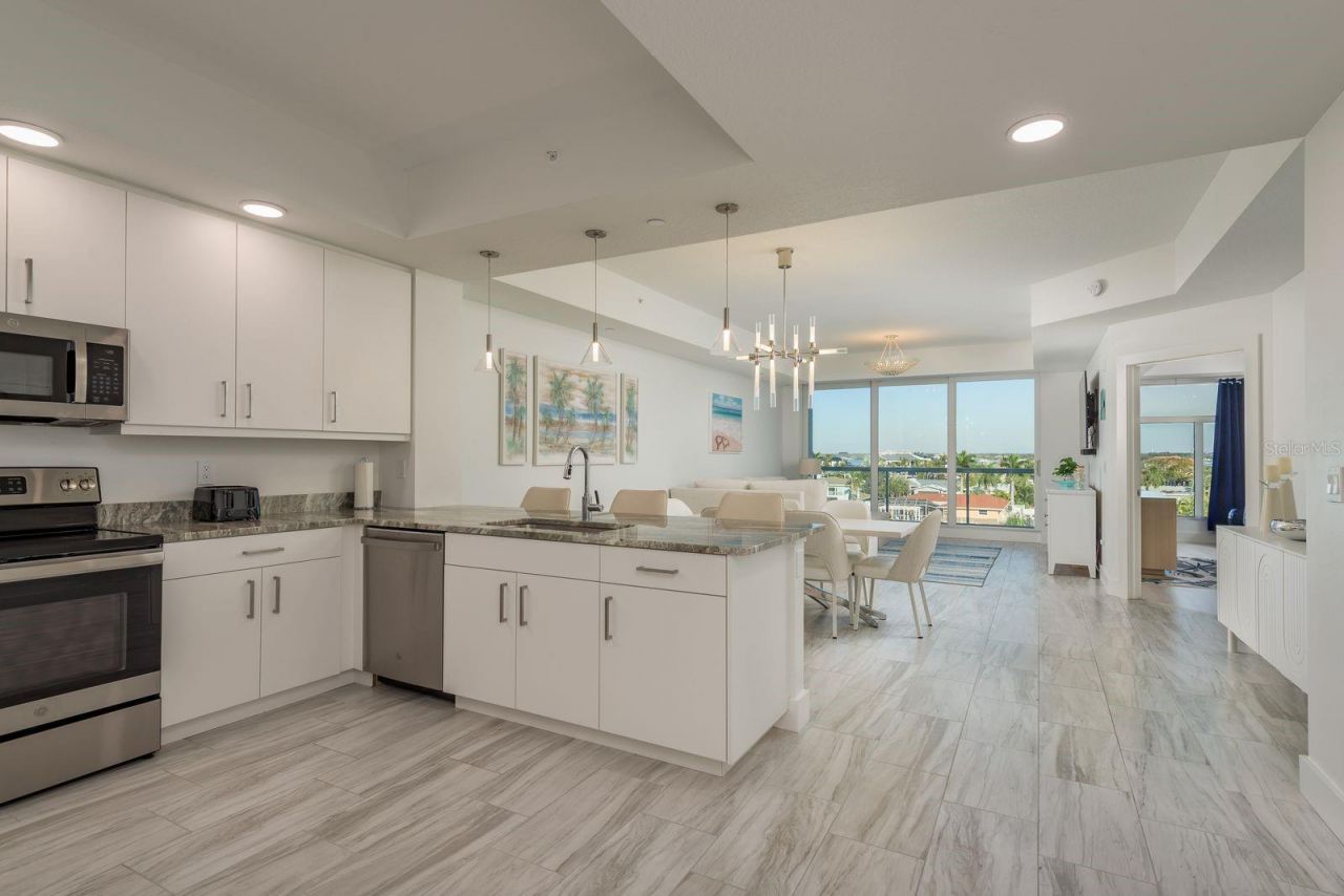 415 Island Way, Unit 402, Clearwater Beach, FL 33767 Photo