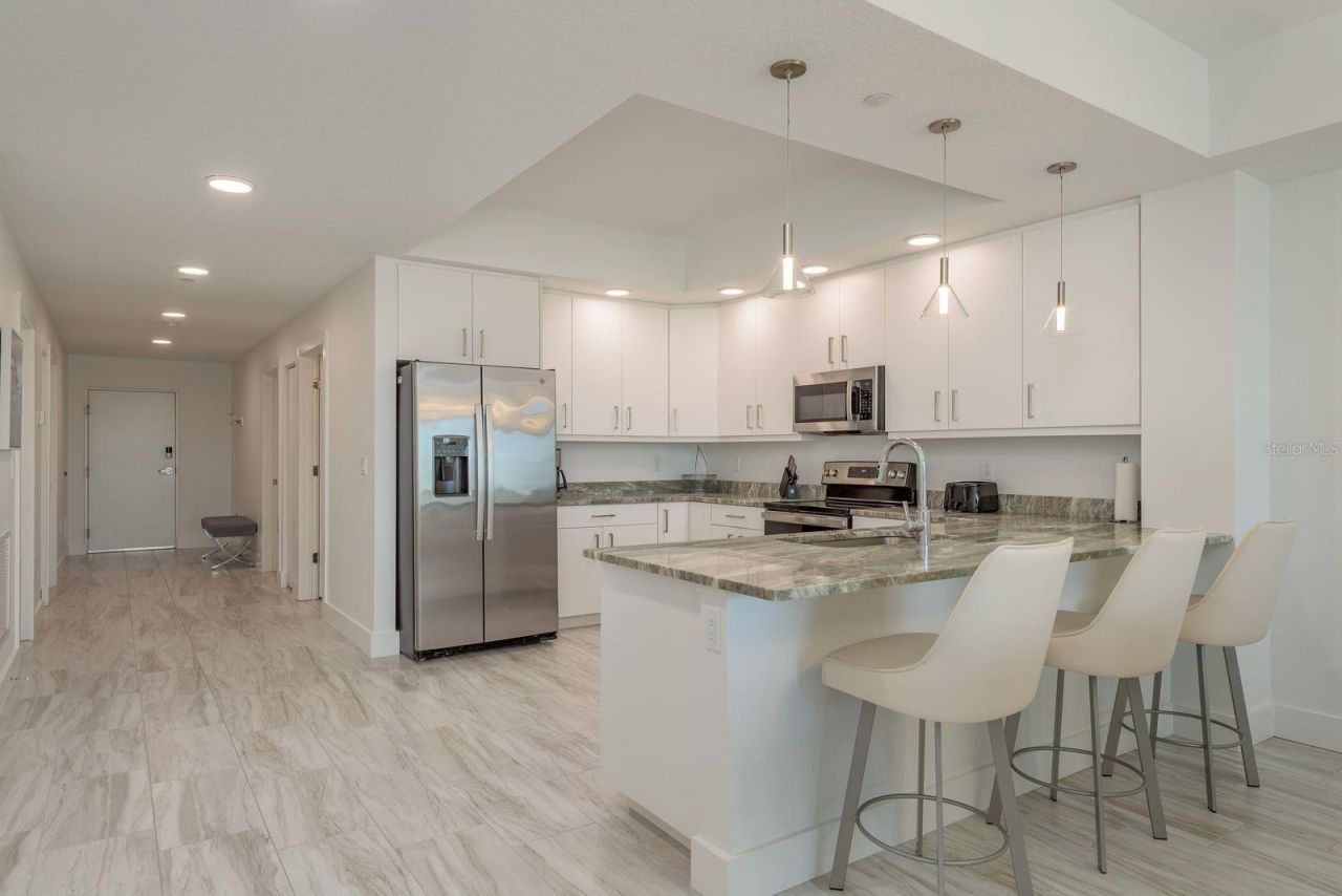 415 Island Way, Unit 402, Clearwater Beach, FL 33767 Photo