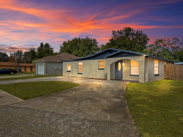 4220 E POWHATAN AVENUE, TAMPA, FL 33610