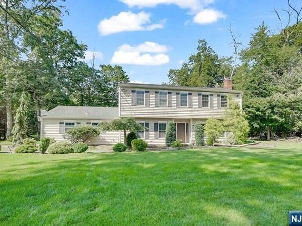 100 Lake Street, Upper Saddle River, NJ 07458