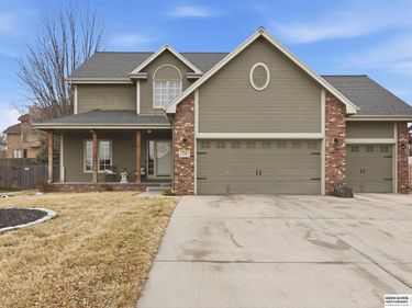 714 N Madison Street, Papillion, NE 68046
