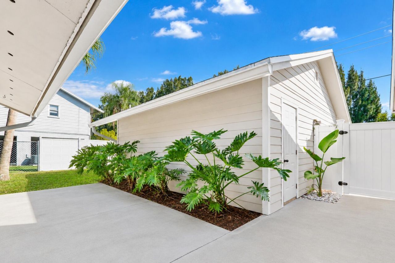 8074 SE River Lane, Stuart, FL 34997 Photo