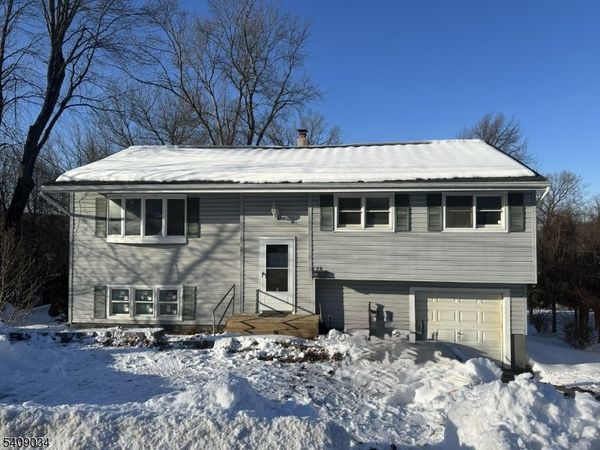 28 Beardslee Hill Dr, Ogdensburg, NJ 07439