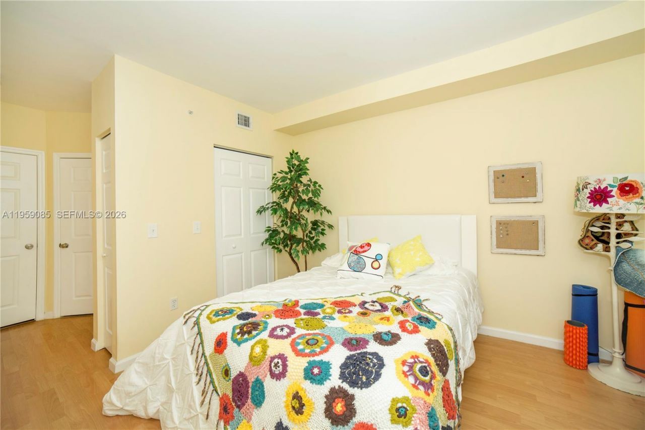 17150 N Bay Rd, Unit 2920, Sunny Isles Beach, FL 33160 Photo