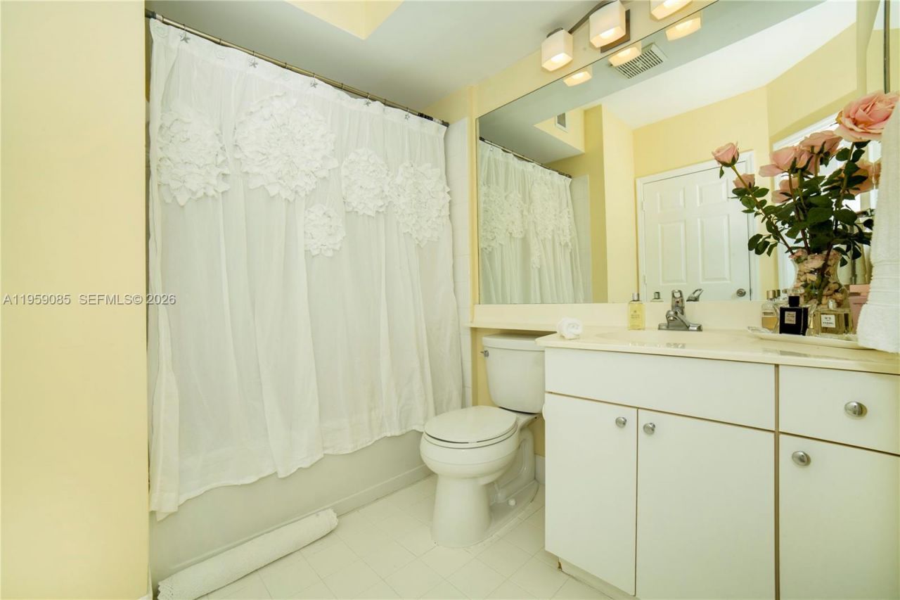 17150 N Bay Rd, Unit 2920, Sunny Isles Beach, FL 33160 Photo