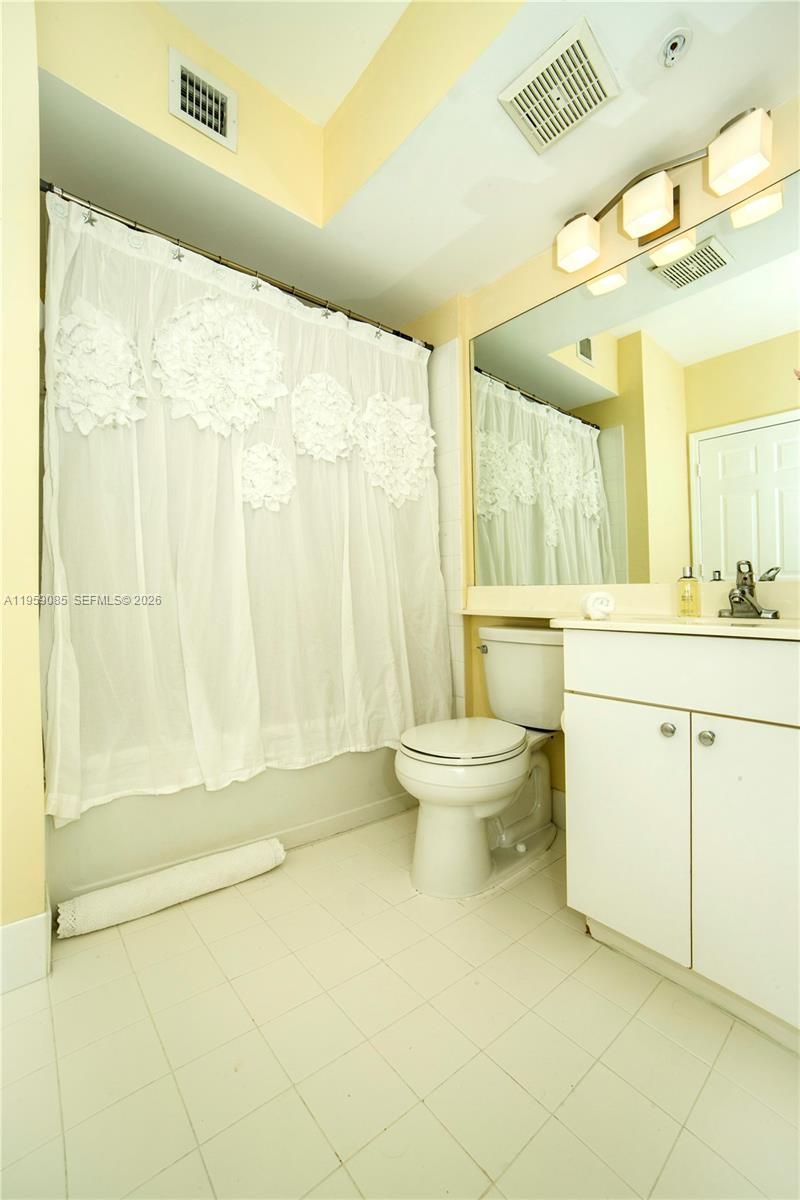 17150 N Bay Rd, Unit 2920, Sunny Isles Beach, FL 33160 Photo