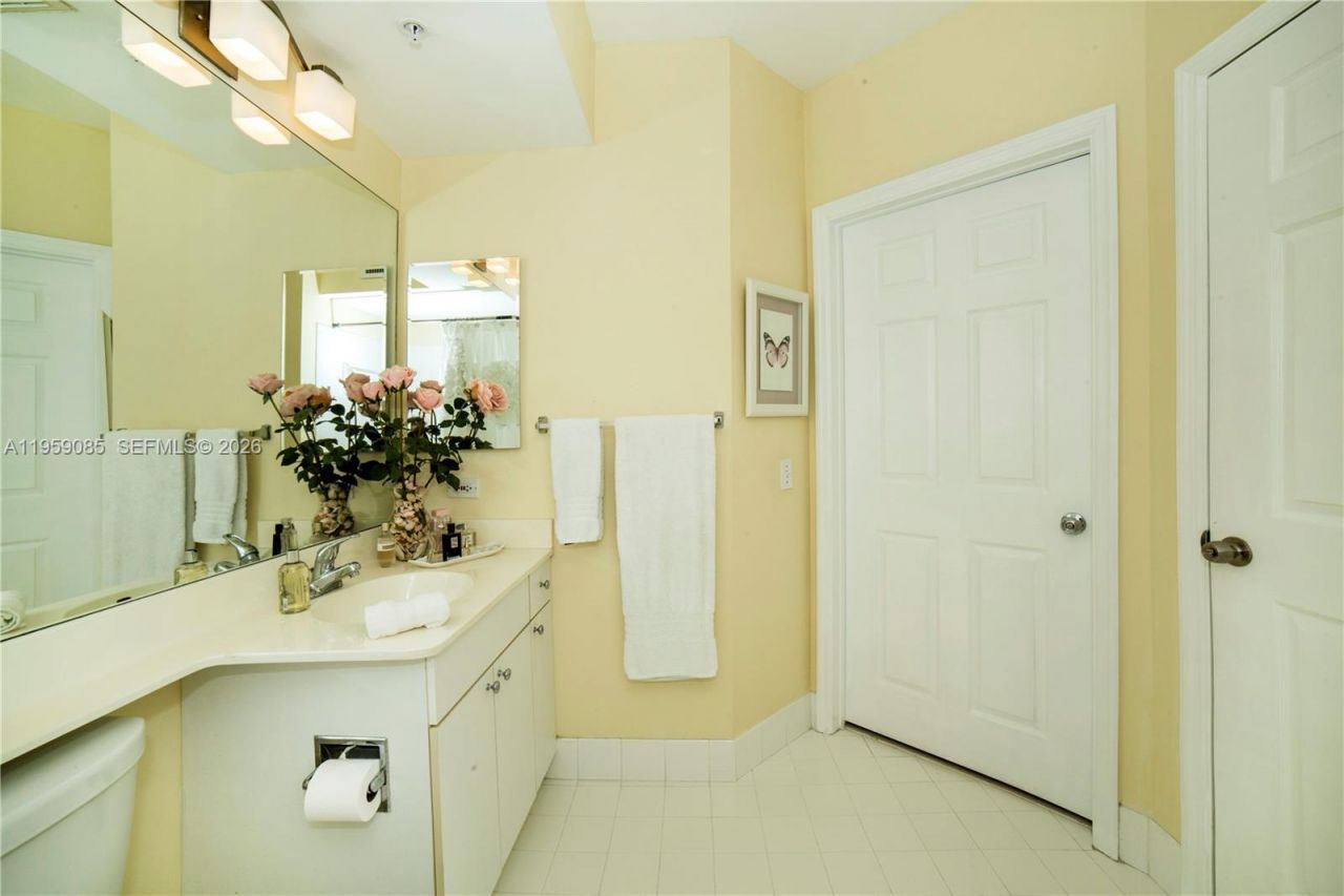 17150 N Bay Rd, Unit 2920, Sunny Isles Beach, FL 33160 Photo