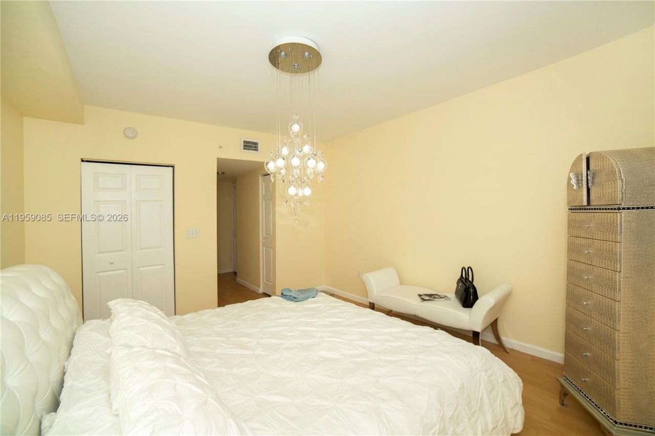 17150 N Bay Rd, Unit 2920, Sunny Isles Beach, FL 33160 Photo