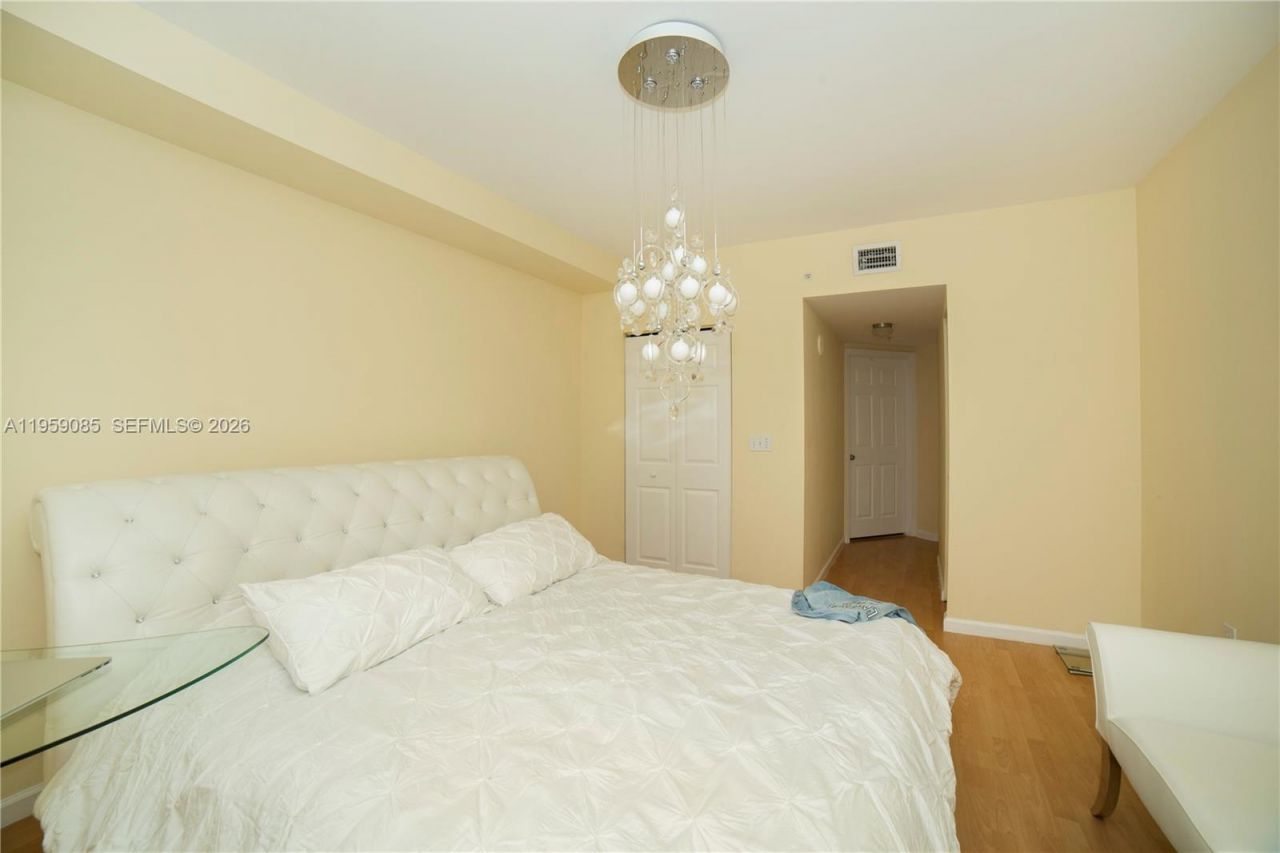 17150 N Bay Rd, Unit 2920, Sunny Isles Beach, FL 33160 Photo