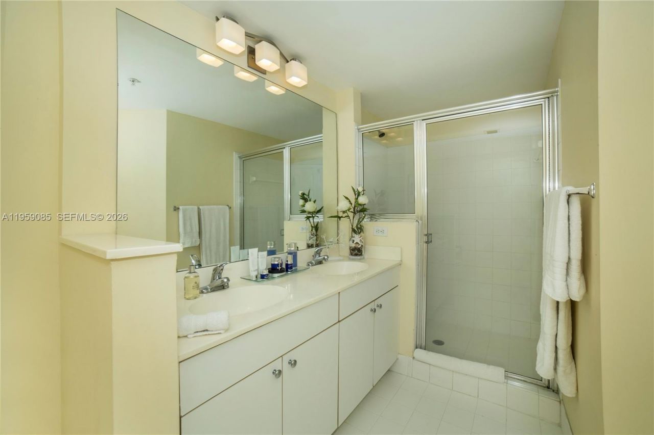 17150 N Bay Rd, Unit 2920, Sunny Isles Beach, FL 33160 Photo