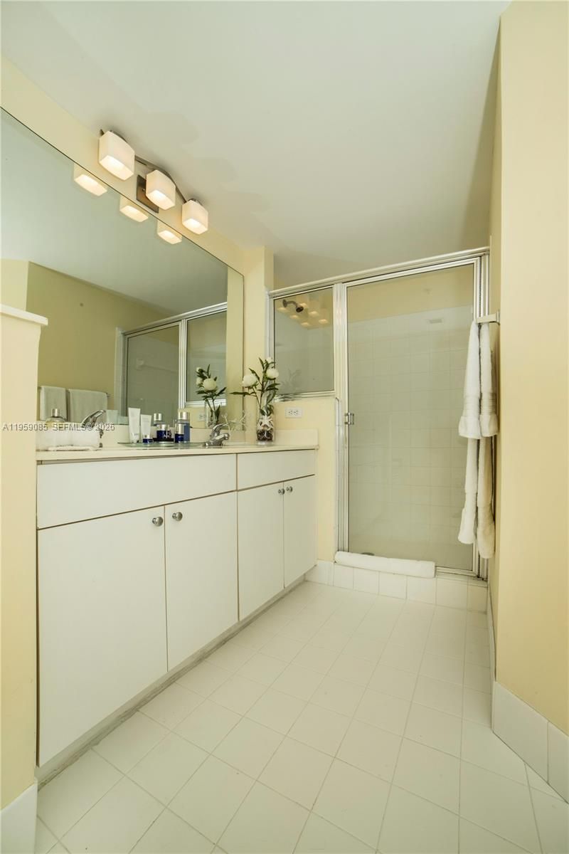 17150 N Bay Rd, Unit 2920, Sunny Isles Beach, FL 33160 Photo