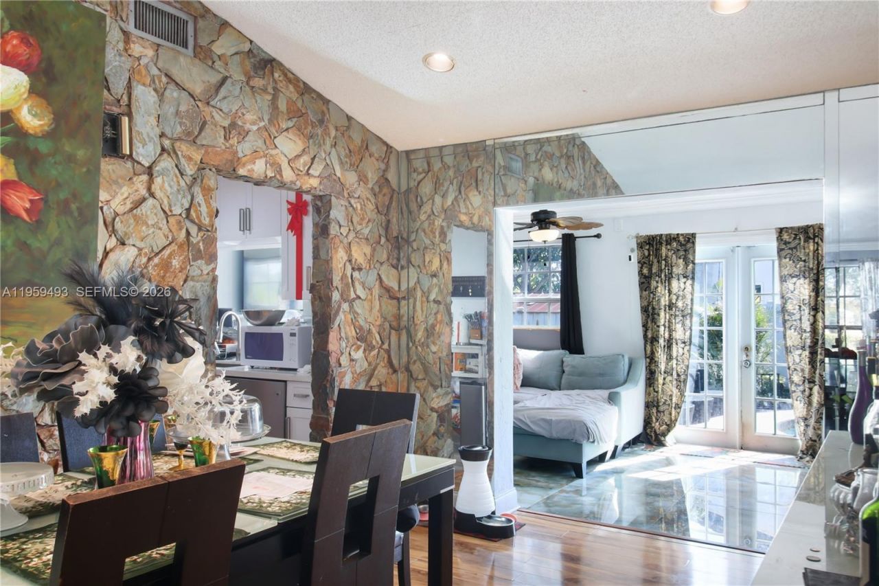 9710 NW 10th St , Pembroke Pines, FL 33024 Photo