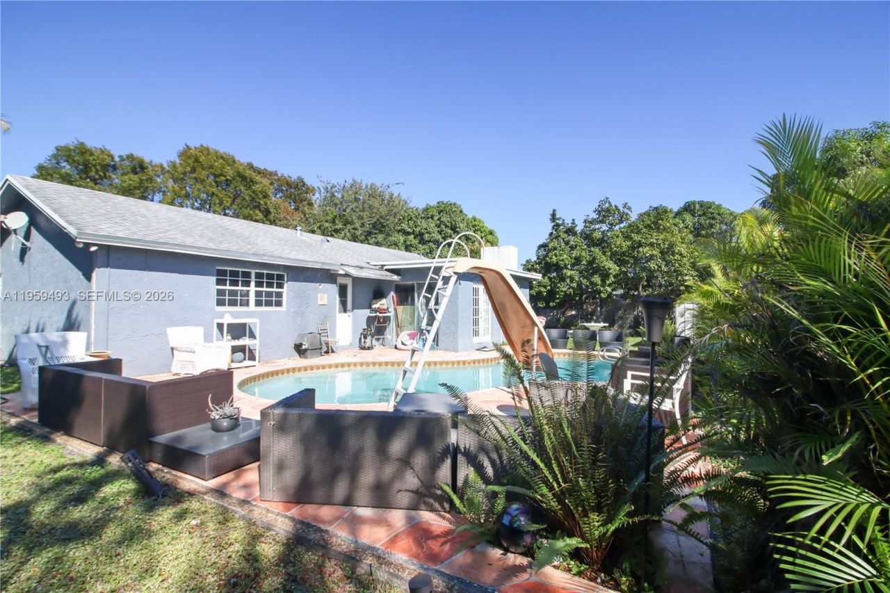 9710 NW 10th St , Pembroke Pines, FL 33024 Photo