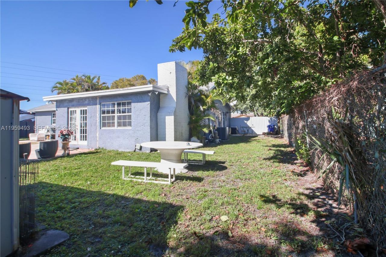 9710 NW 10th St , Pembroke Pines, FL 33024 Photo