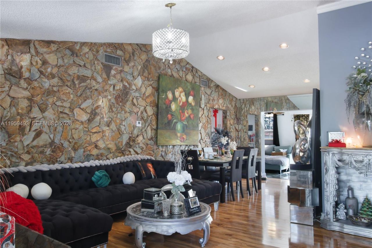 9710 NW 10th St , Pembroke Pines, FL 33024 Photo