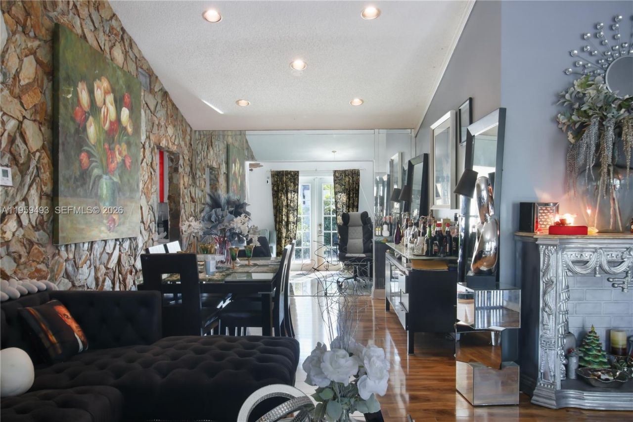 9710 NW 10th St , Pembroke Pines, FL 33024 Photo