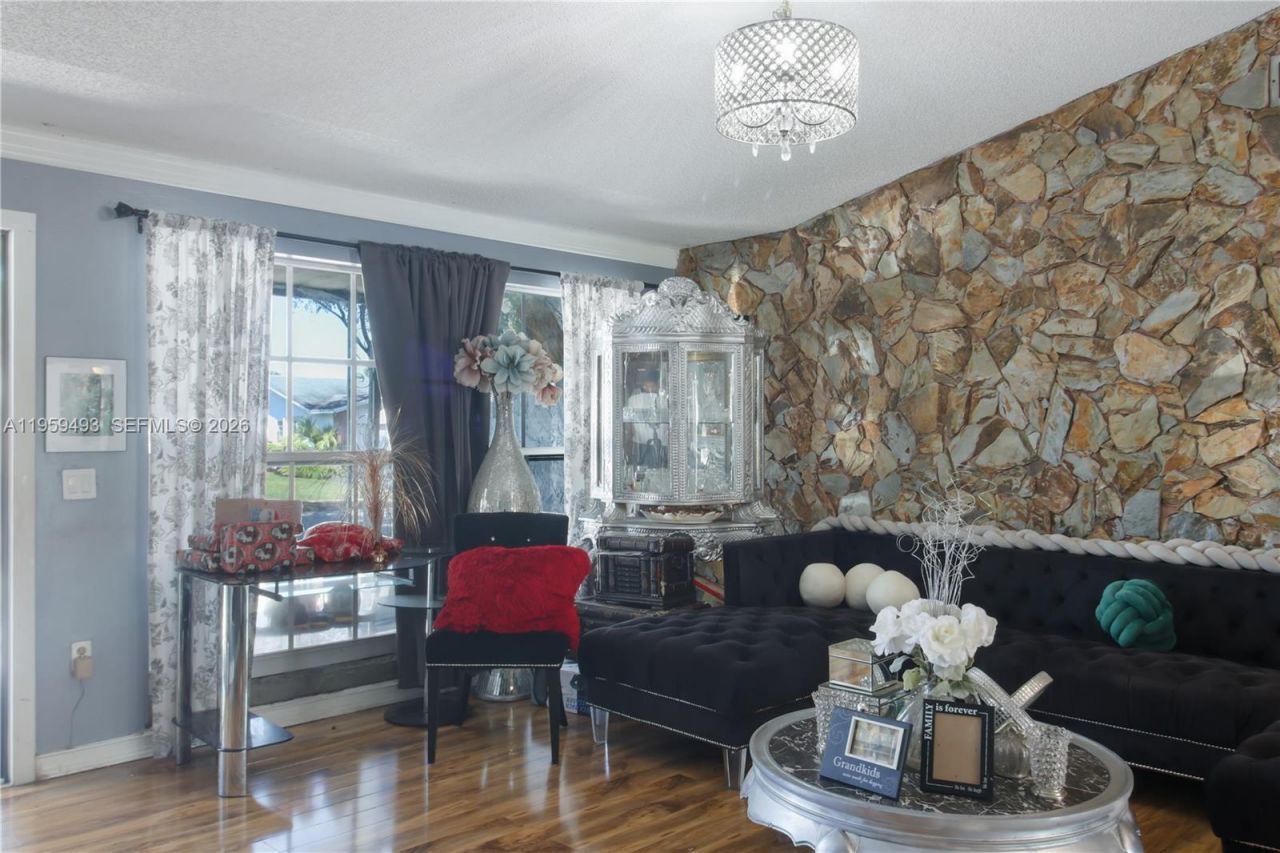 9710 NW 10th St , Pembroke Pines, FL 33024 Photo