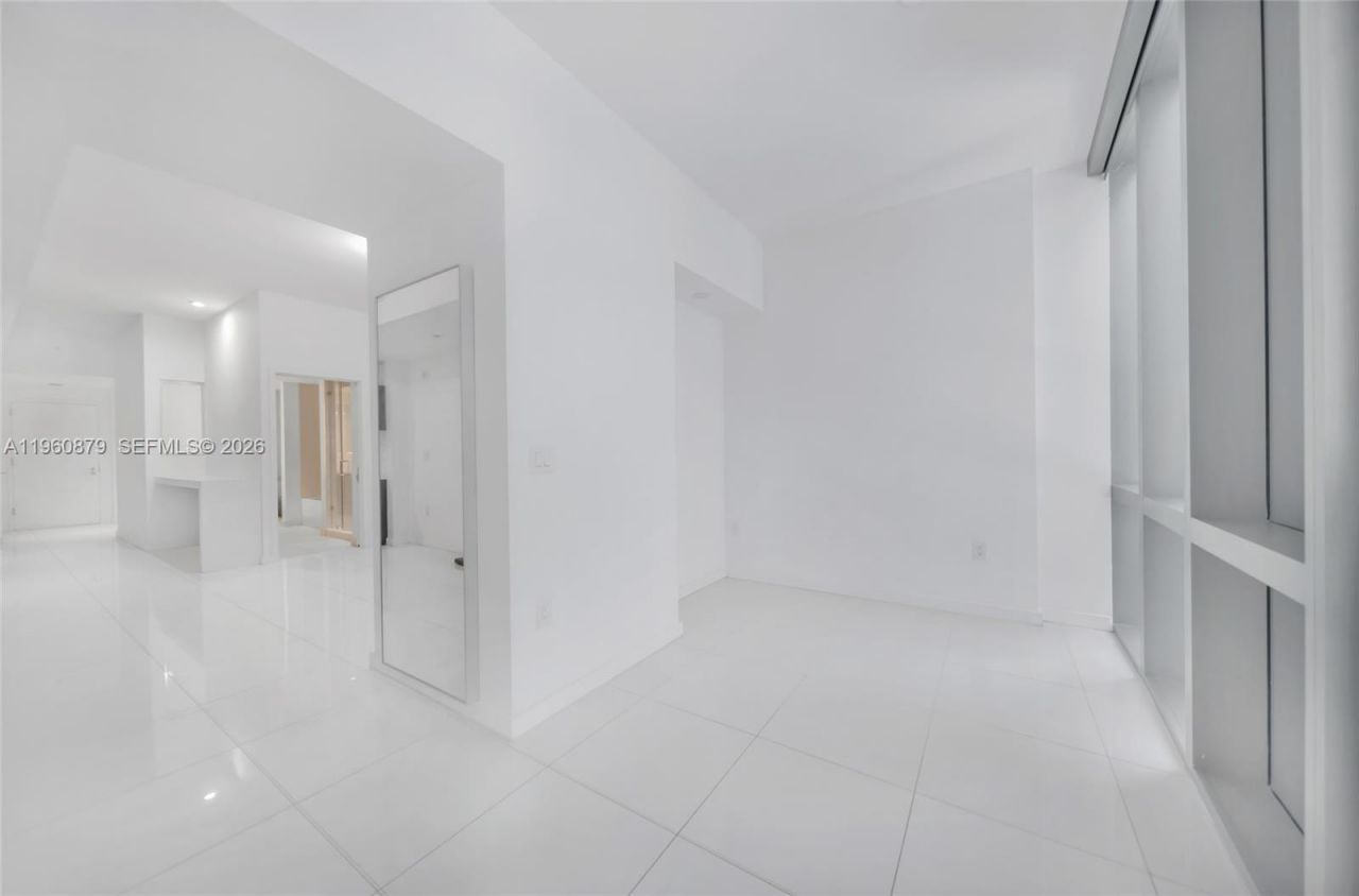 851 NE 1st Ave , Unit 204, Miami, FL 33132 Photo
