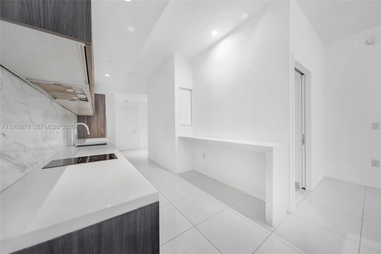 851 NE 1st Ave , Unit 204, Miami, FL 33132 Photo