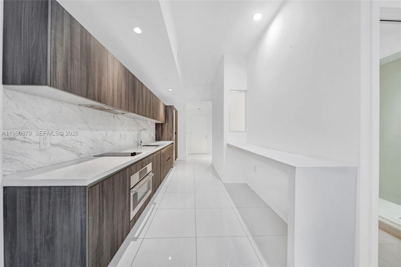 851 NE 1st Ave , Unit 204, Miami, FL 33132 Photo