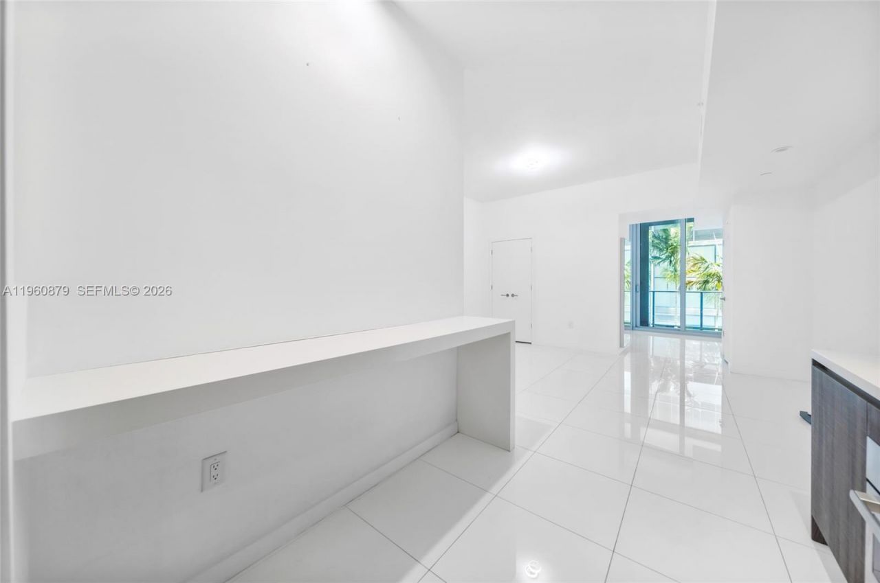 851 NE 1st Ave , Unit 204, Miami, FL 33132 Photo