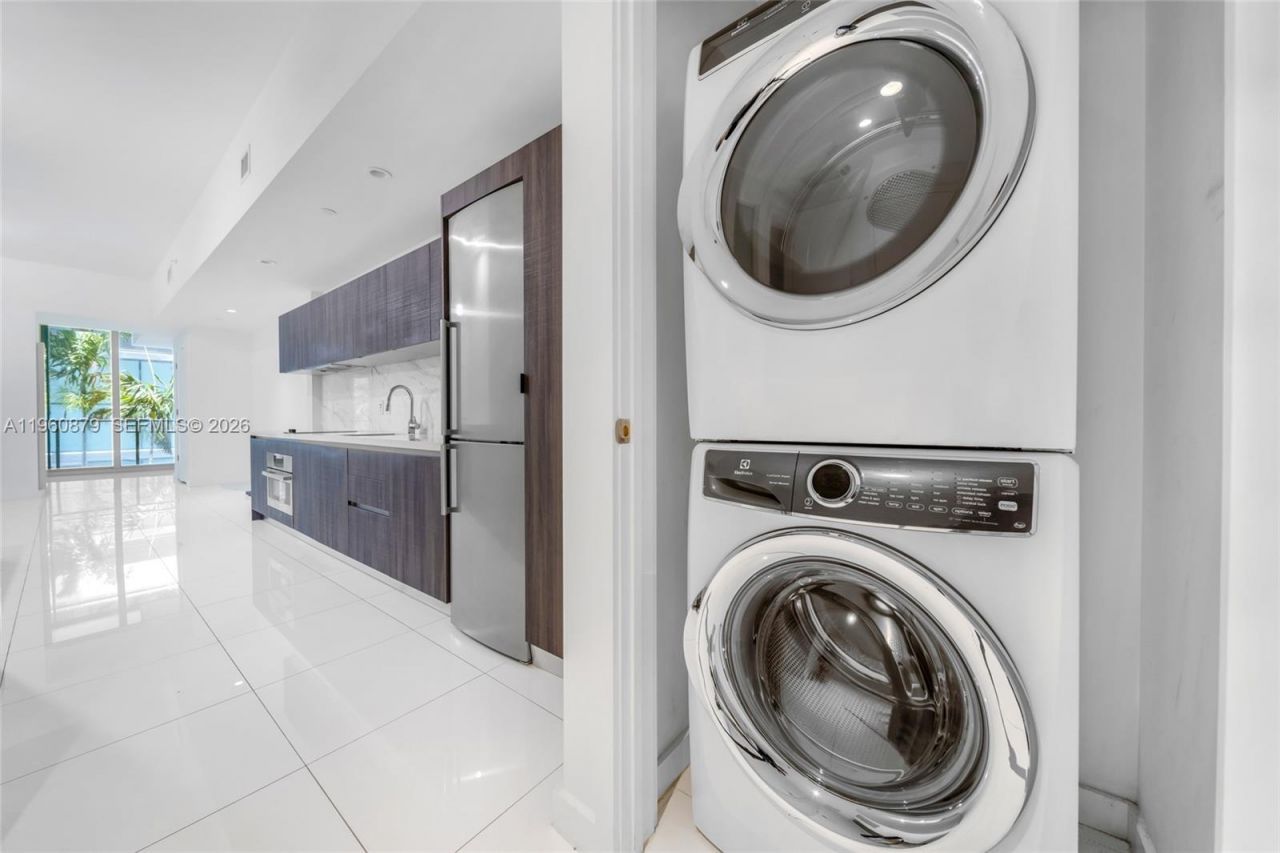 851 NE 1st Ave , Unit 204, Miami, FL 33132 Photo