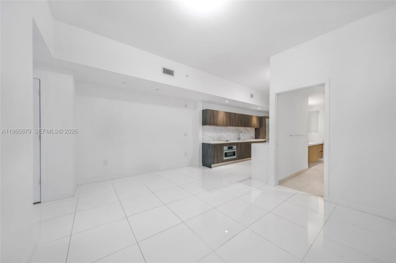 851 NE 1st Ave , Unit 204, Miami, FL 33132 Photo