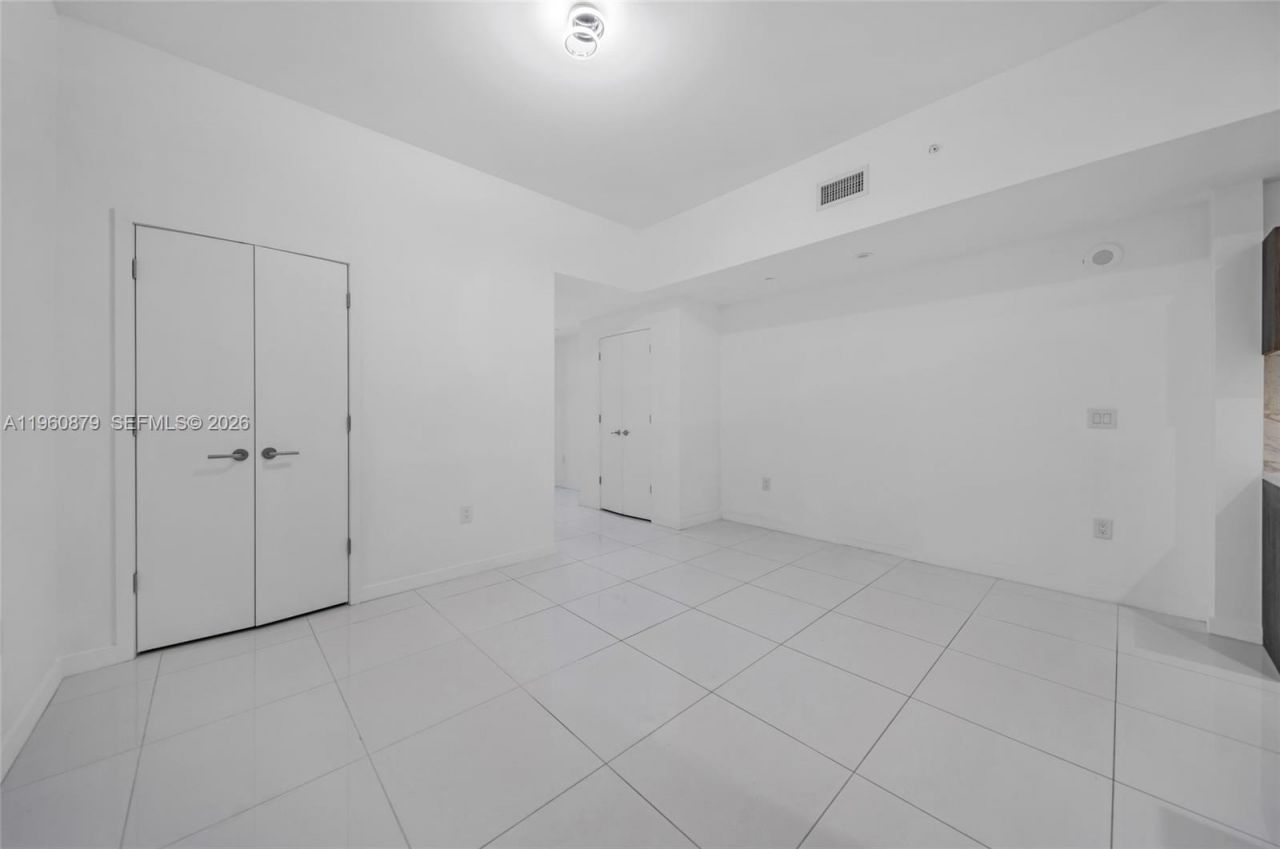 851 NE 1st Ave , Unit 204, Miami, FL 33132 Photo
